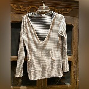Roxy Monochrome Striped pullover wirh hood and front pocket
